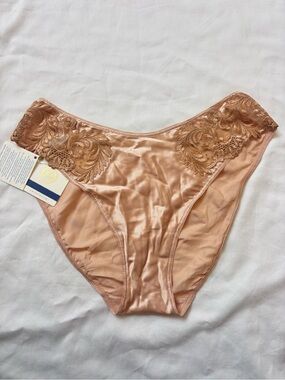 Vintage La Perla Silk and Lace Briefs in Peach